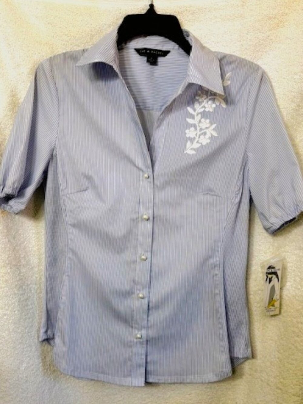 Zac & Rachel short sleeve fitted blouse with pearl style buttons NWT Size S